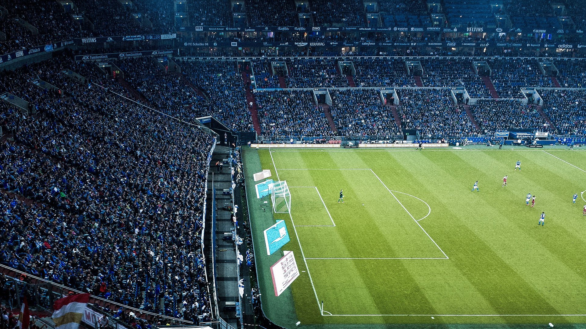 当C罗的三连击遇见国足的叹息，那一夜，我们与世界足球的鸿沟有多深？