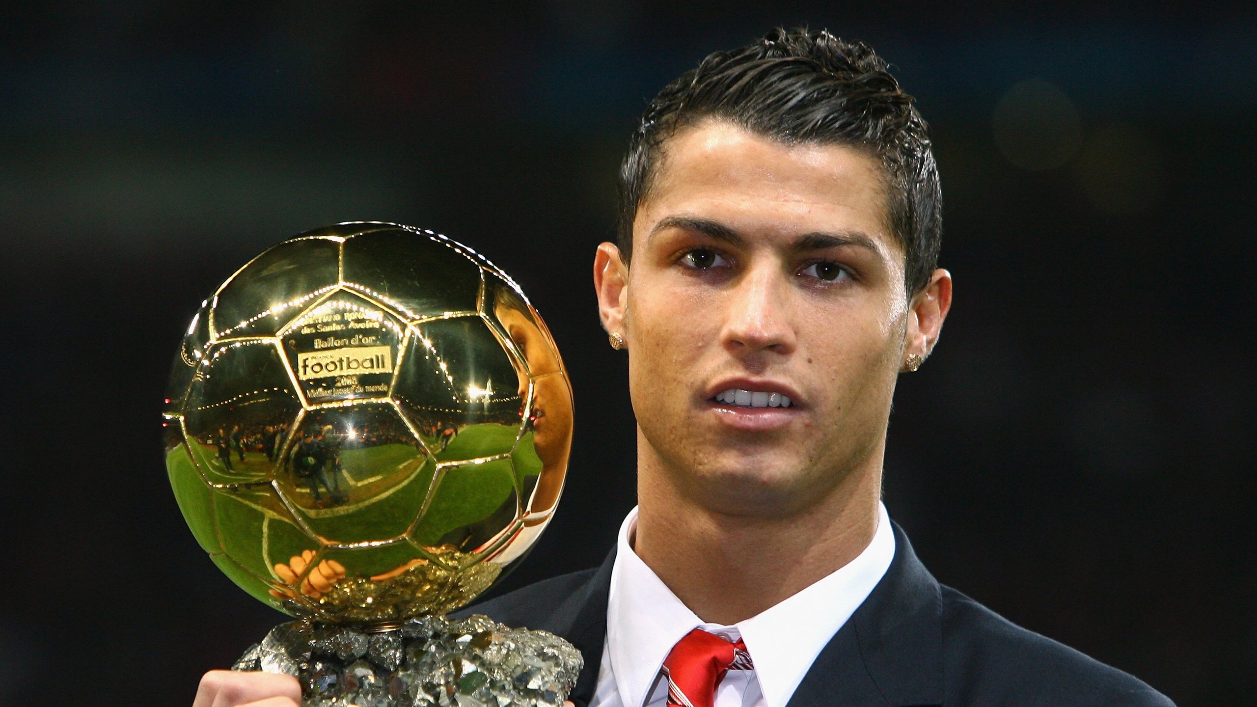 南美风暴席卷蓝鹰！巴斯托尼独造三球震惊欧洲足坛，友谊赛背后的战术启示